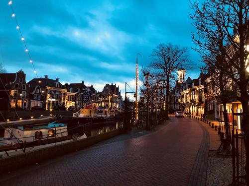 Dokkum in de avond